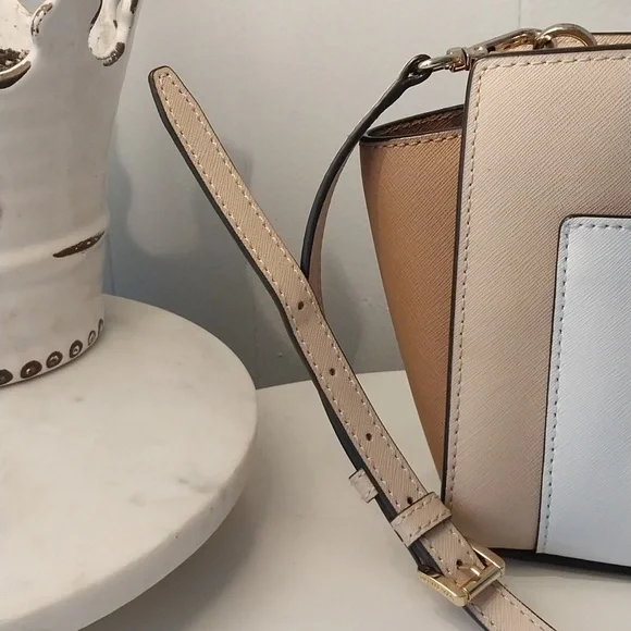 Michael Kors Selma Crossbody - Picture 4 of 14
